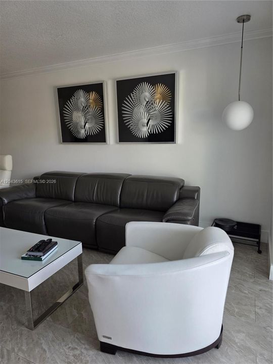 En Venta: $299,000 (2 camas, 2 baños, 1126 Pies cuadrados)