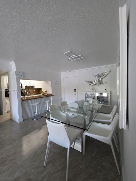 En Venta: $299,000 (2 camas, 2 baños, 1126 Pies cuadrados)