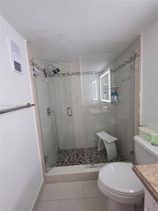 En Venta: $299,000 (2 camas, 2 baños, 1126 Pies cuadrados)