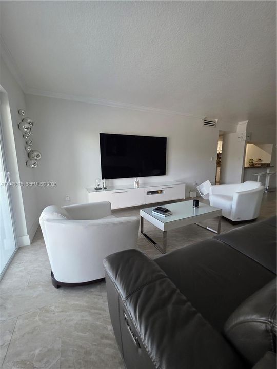 En Venta: $299,000 (2 camas, 2 baños, 1126 Pies cuadrados)