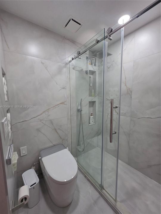En Venta: $299,000 (2 camas, 2 baños, 1126 Pies cuadrados)