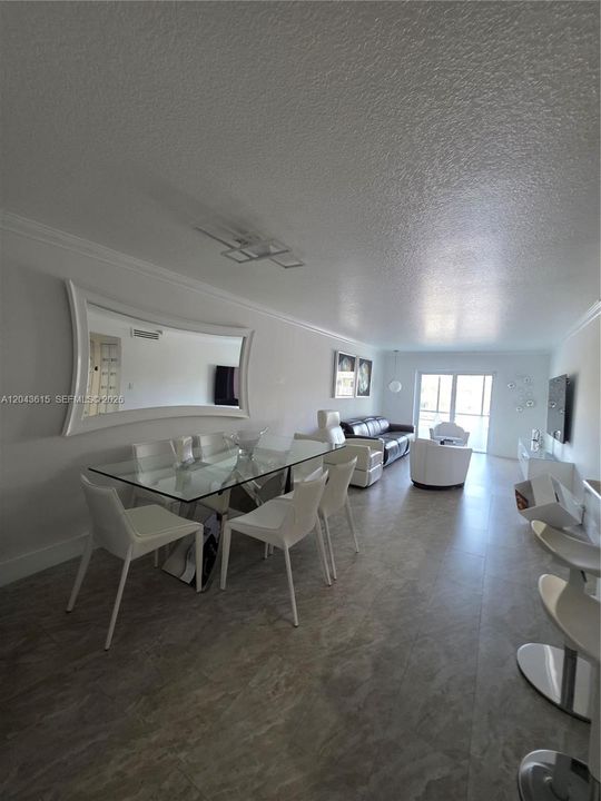 En Venta: $299,000 (2 camas, 2 baños, 1126 Pies cuadrados)