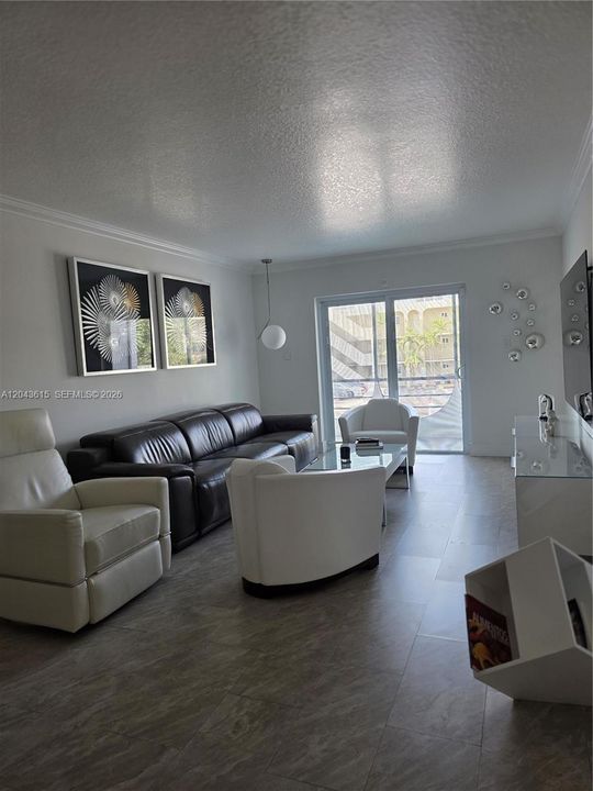 En Venta: $299,000 (2 camas, 2 baños, 1126 Pies cuadrados)