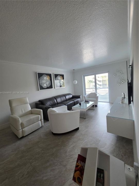 En Venta: $299,000 (2 camas, 2 baños, 1126 Pies cuadrados)