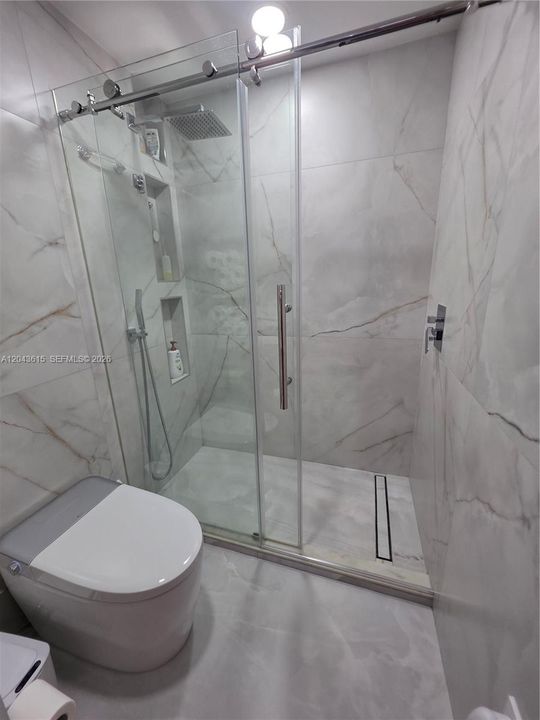 En Venta: $299,000 (2 camas, 2 baños, 1126 Pies cuadrados)