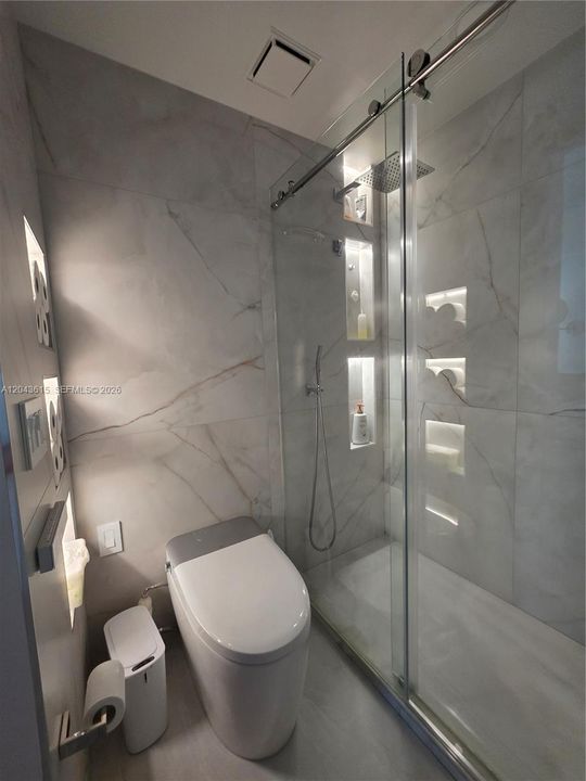 En Venta: $299,000 (2 camas, 2 baños, 1126 Pies cuadrados)
