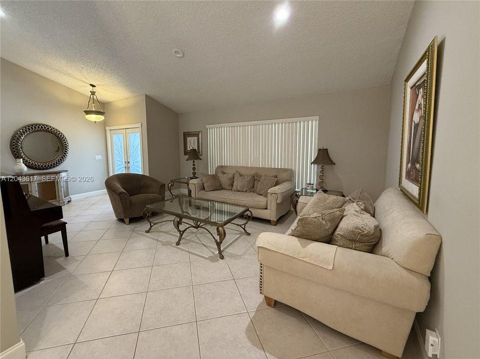 На продажу: $825,000 (3 спален, 2 ванн, 2053 Квадратных фут)