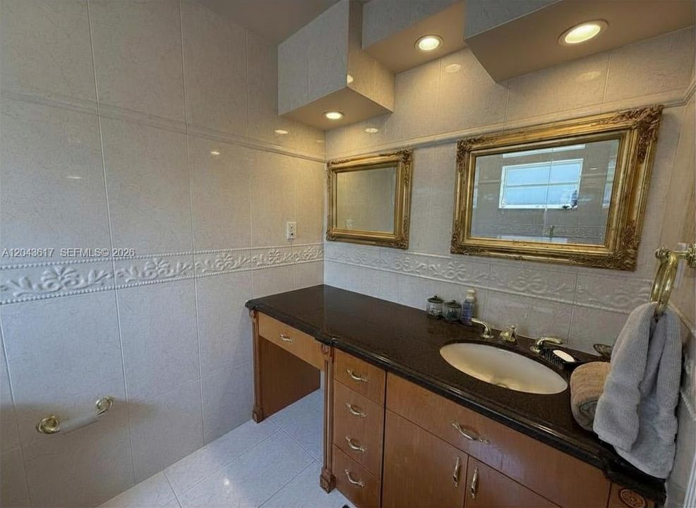 На продажу: $825,000 (3 спален, 2 ванн, 2053 Квадратных фут)