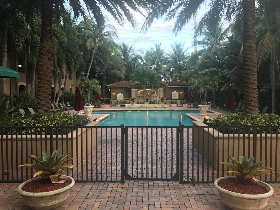 GARGEN POOL ENTRANCE