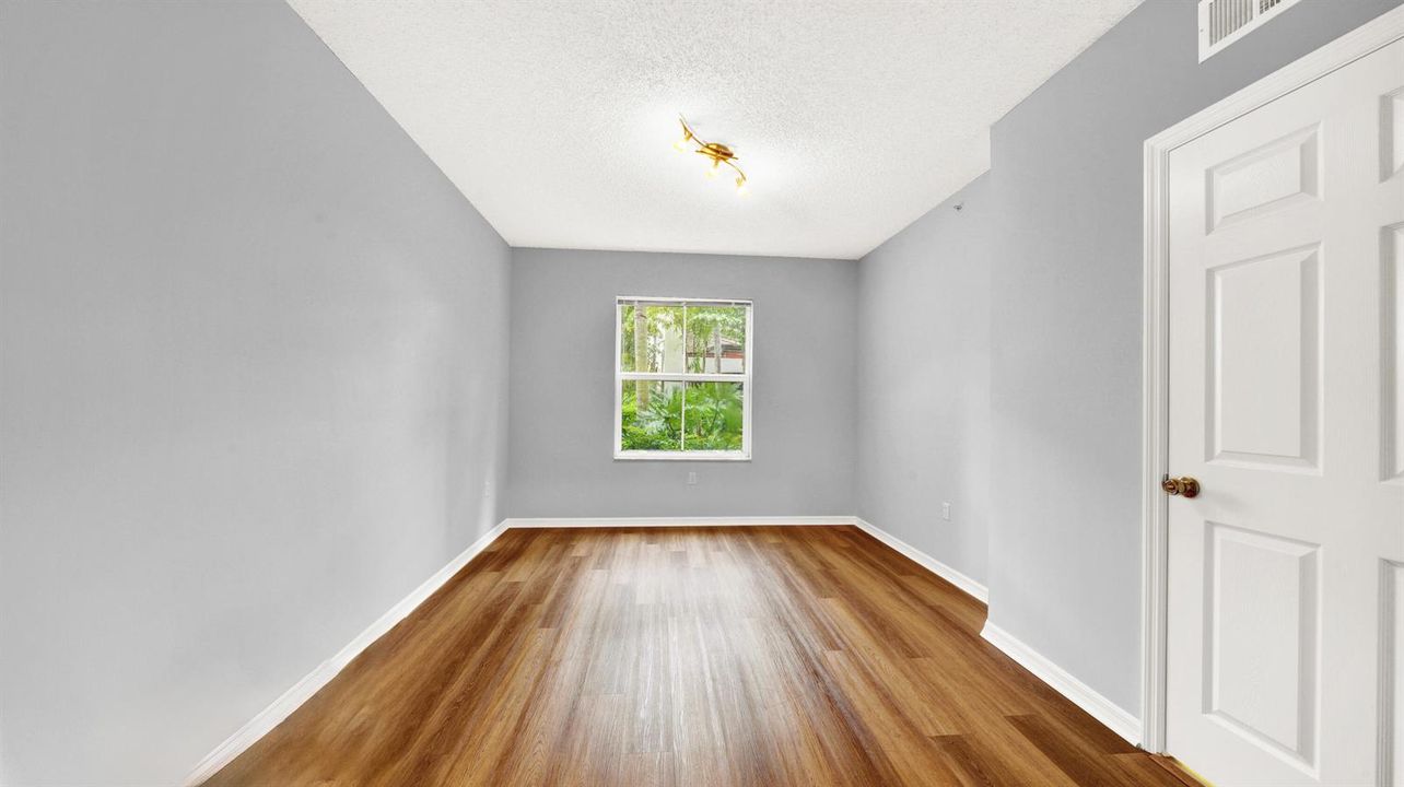 Master Bedroom (4)