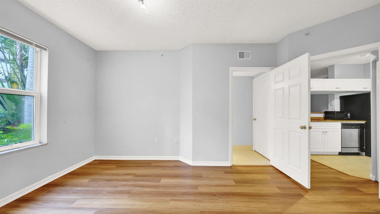 Master Bedroom (3)