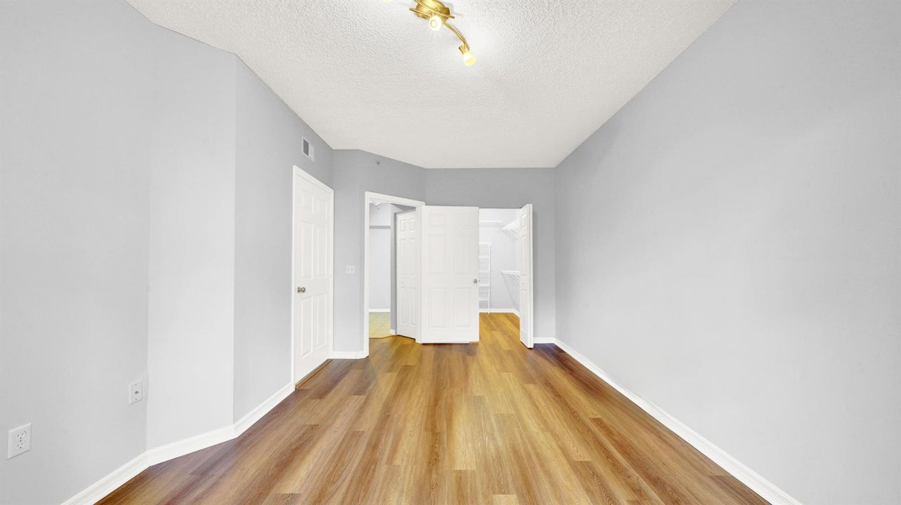 Master Bedroom (2)