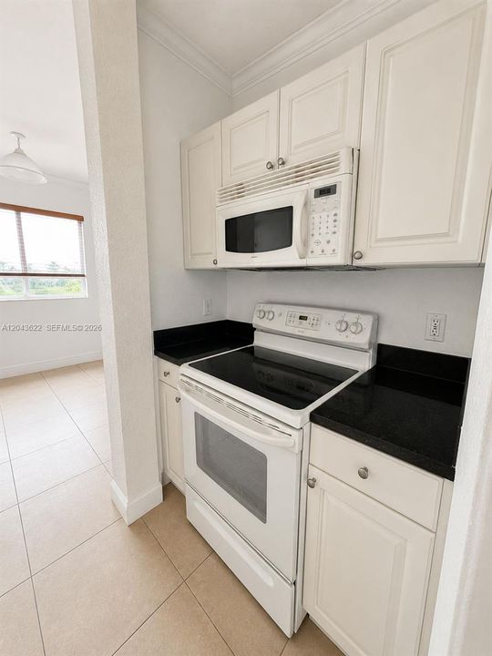 В аренду: $2,250 (2 спален, 2 ванн, 1060 Квадратных фут)