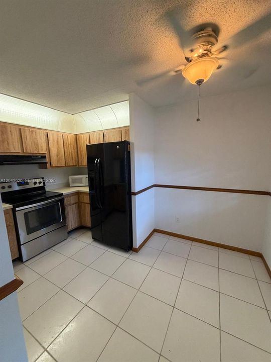 For Rent: $2,150 (2 beds, 2 baths, 870 Square Feet)