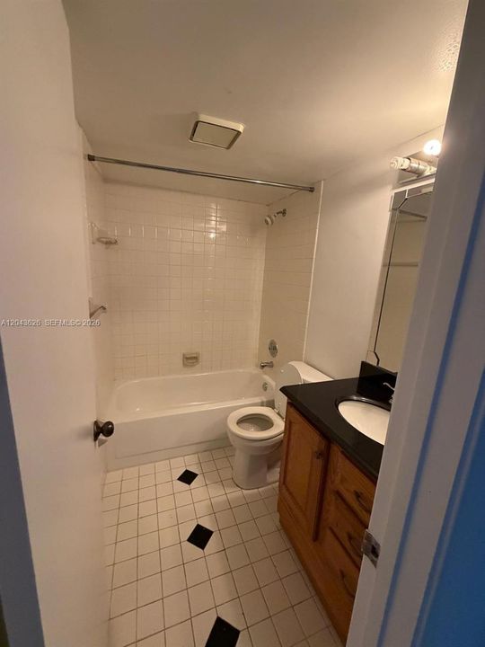 For Rent: $2,150 (2 beds, 2 baths, 870 Square Feet)