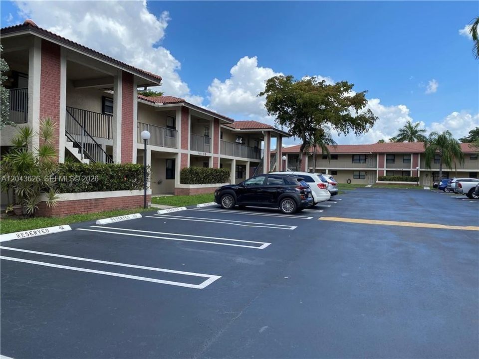 For Rent: $2,150 (2 beds, 2 baths, 870 Square Feet)