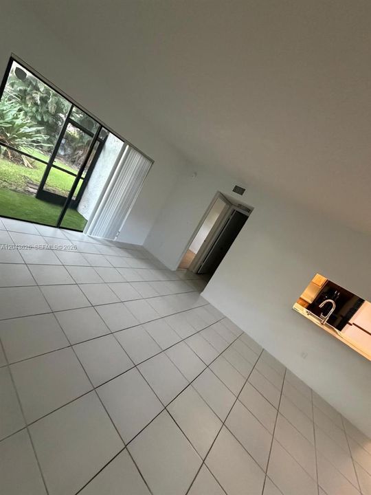 For Rent: $2,150 (2 beds, 2 baths, 870 Square Feet)