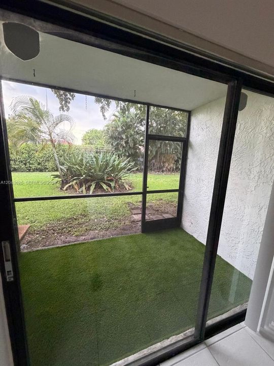 For Rent: $2,150 (2 beds, 2 baths, 870 Square Feet)