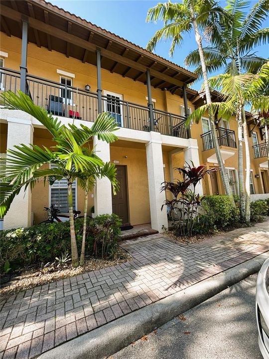 For Rent: $3,100 (2 beds, 2 baths, 1560 Square Feet)