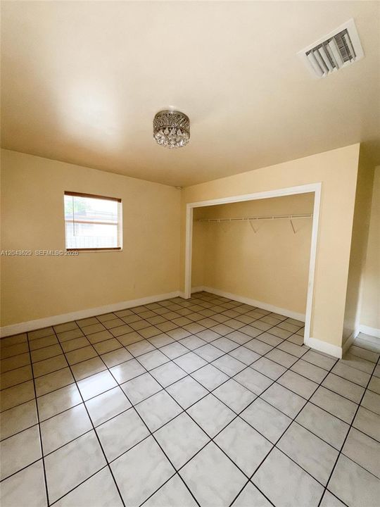 En Renta: $2,500 (2 camas, 1 baños, 2400 Pies cuadrados)