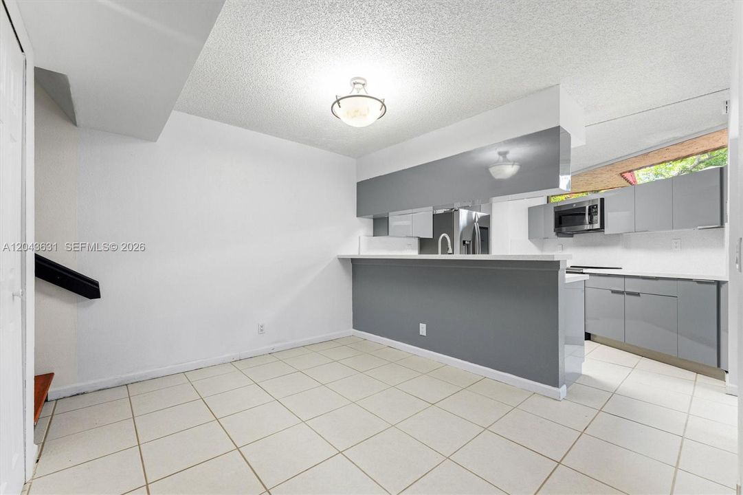 En Venta: $345,000 (2 camas, 2 baños, 1302 Pies cuadrados)
