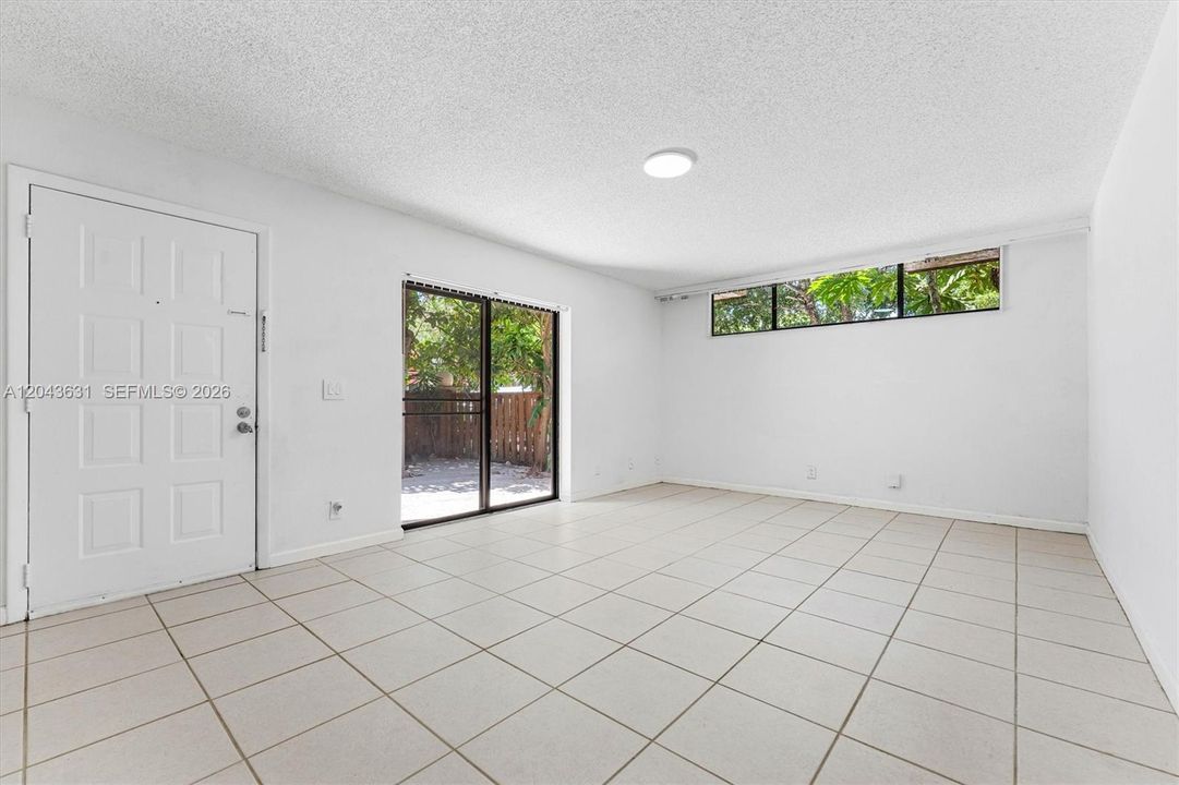 En Venta: $345,000 (2 camas, 2 baños, 1302 Pies cuadrados)