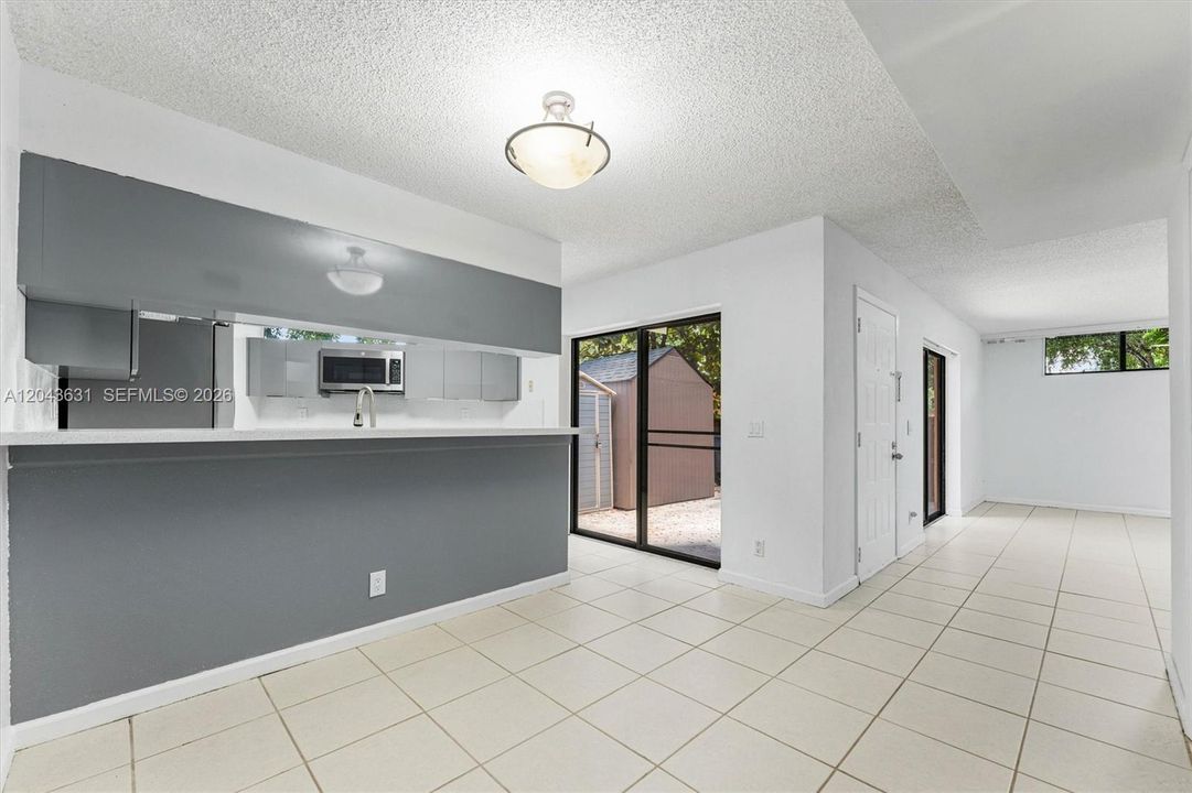 En Venta: $345,000 (2 camas, 2 baños, 1302 Pies cuadrados)