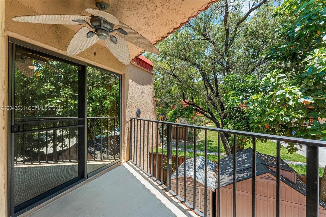 En Venta: $345,000 (2 camas, 2 baños, 1302 Pies cuadrados)