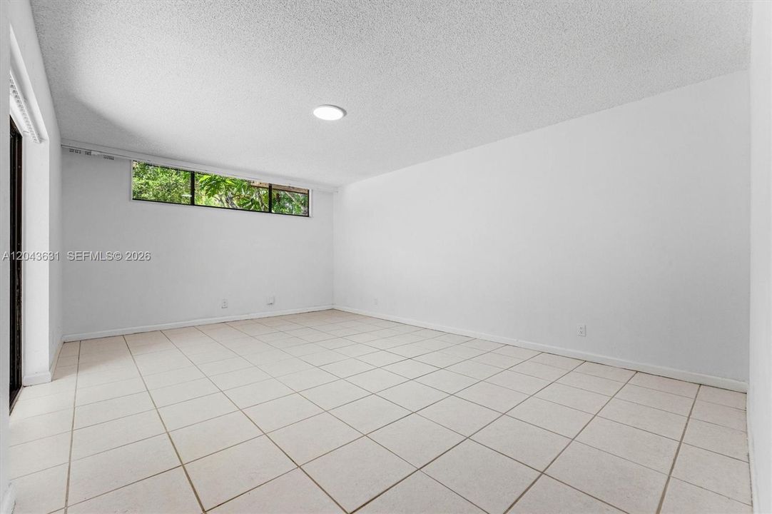 En Venta: $345,000 (2 camas, 2 baños, 1302 Pies cuadrados)