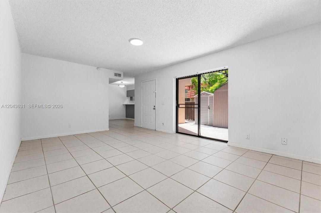 En Venta: $345,000 (2 camas, 2 baños, 1302 Pies cuadrados)