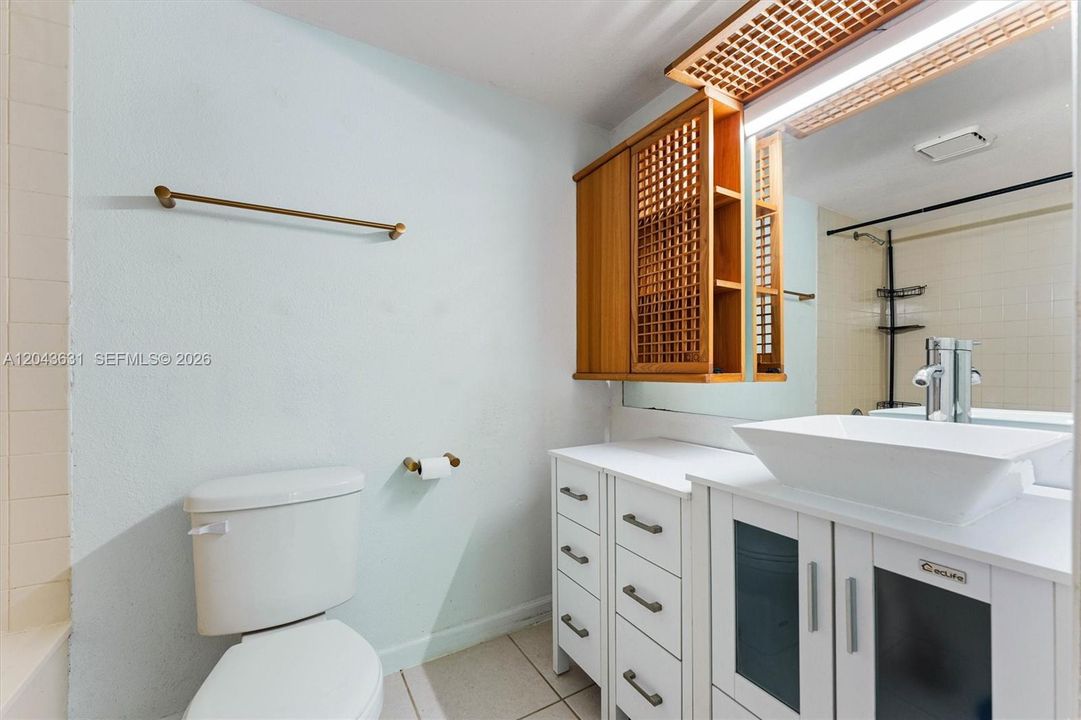 En Venta: $345,000 (2 camas, 2 baños, 1302 Pies cuadrados)