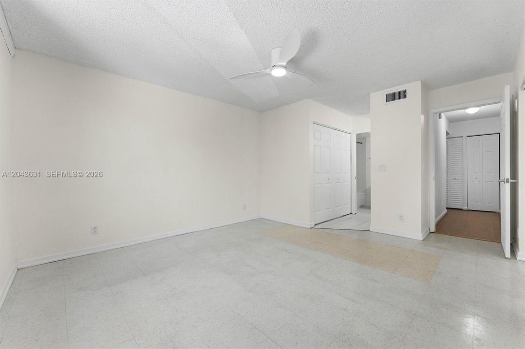 En Venta: $345,000 (2 camas, 2 baños, 1302 Pies cuadrados)