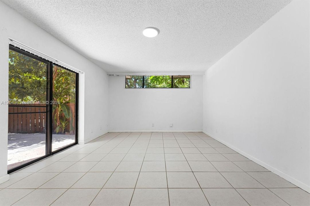 En Venta: $345,000 (2 camas, 2 baños, 1302 Pies cuadrados)