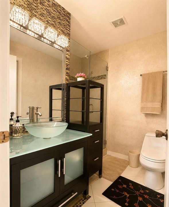 12. Guest room bathroom