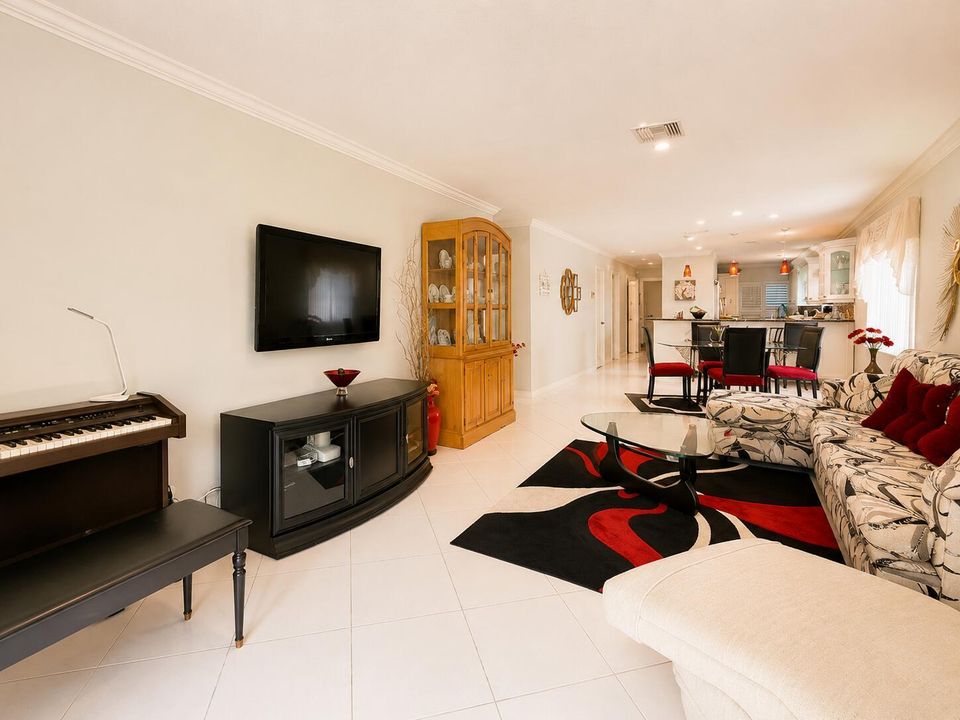 3. livingroom wide view