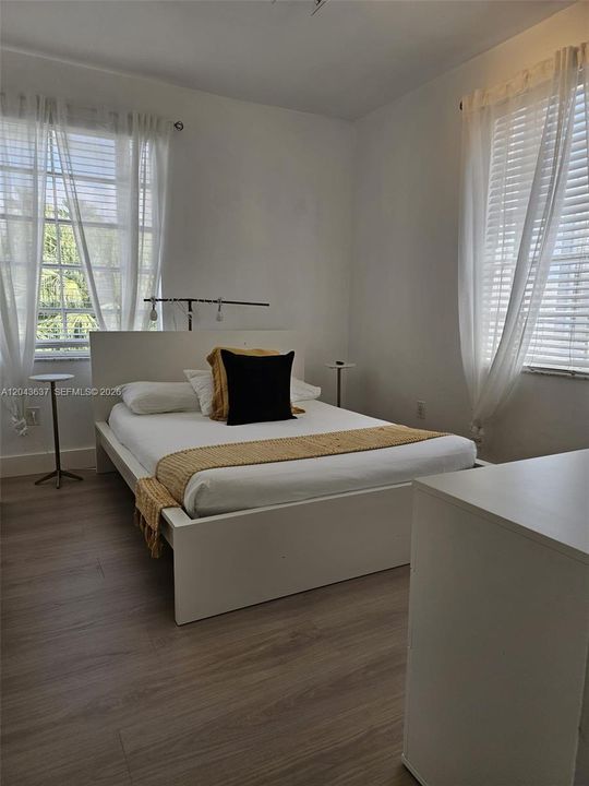 For Sale: $450,000 (2 beds, 1 baths, 612 Square Feet)