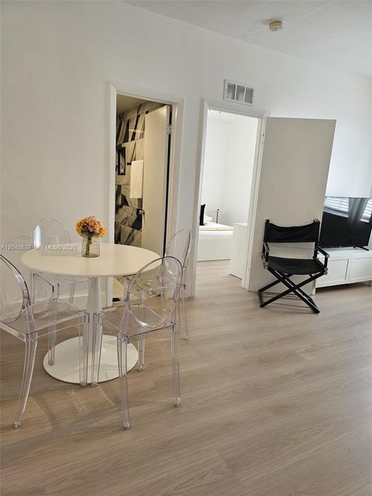 For Sale: $450,000 (2 beds, 1 baths, 612 Square Feet)