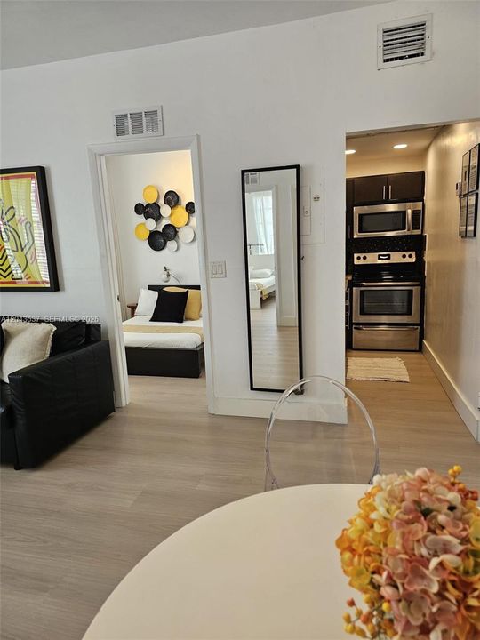 For Sale: $450,000 (2 beds, 1 baths, 612 Square Feet)