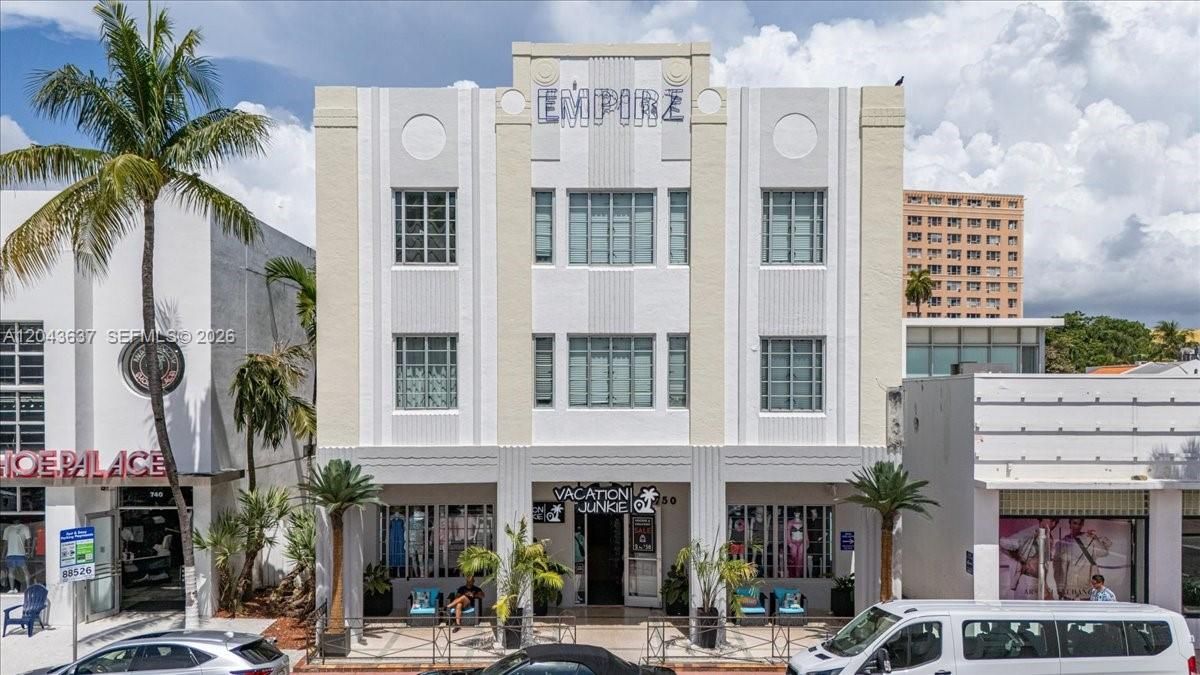 For Sale: $450,000 (2 beds, 1 baths, 612 Square Feet)