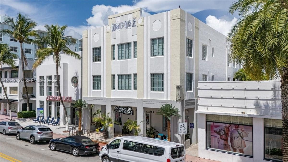 For Sale: $450,000 (2 beds, 1 baths, 612 Square Feet)