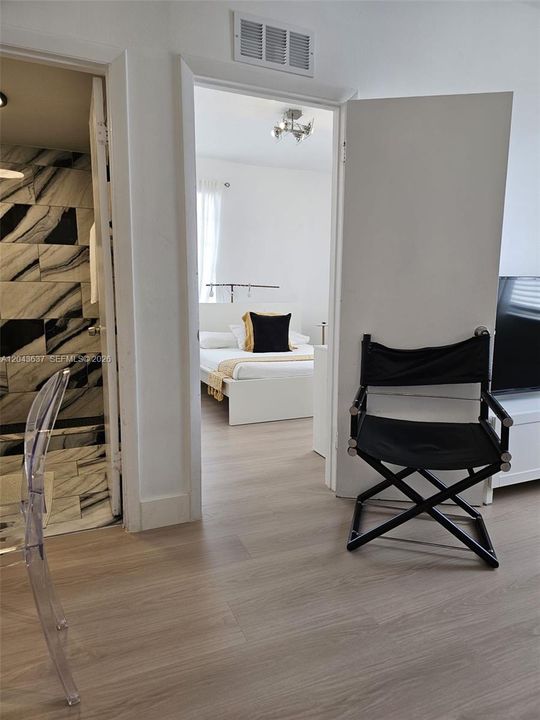 For Sale: $450,000 (2 beds, 1 baths, 612 Square Feet)