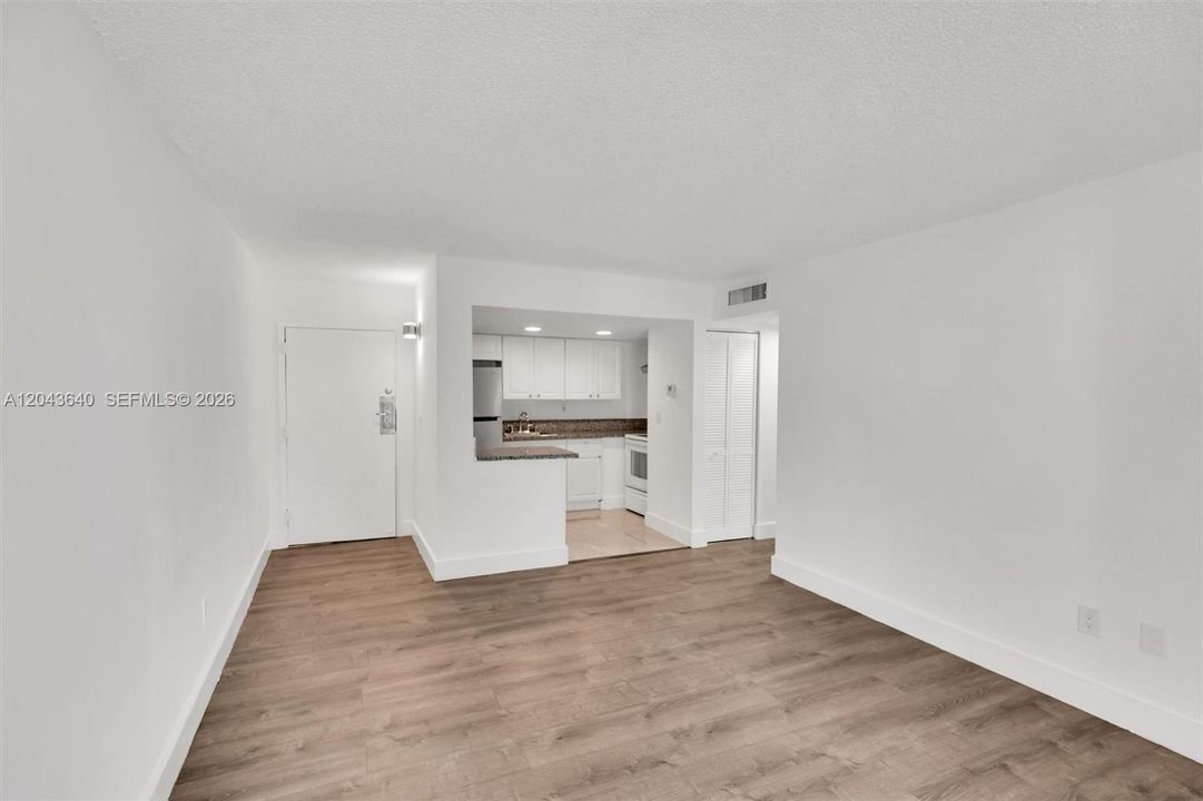 В аренду: $2,195 (2 спален, 1 ванн, 720 Квадратных фут)