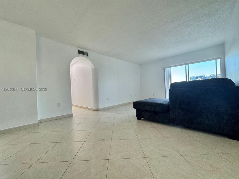 В аренду: $2,300 (2 спален, 2 ванн, 1094 Квадратных фут)