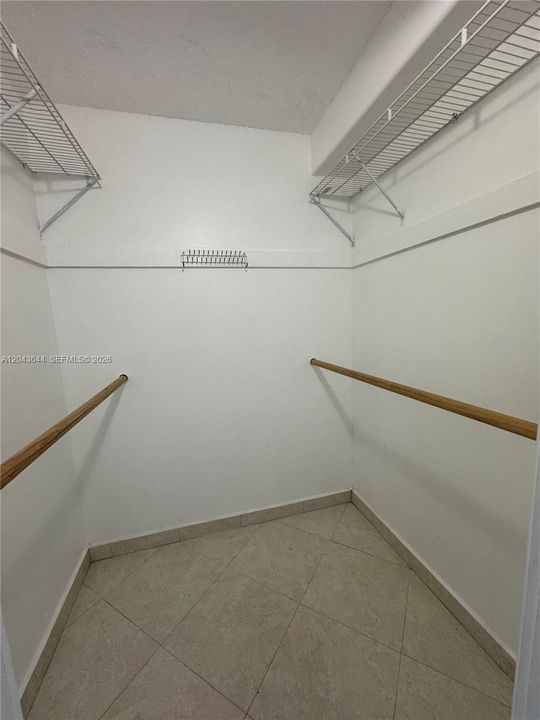 В аренду: $2,300 (2 спален, 2 ванн, 1094 Квадратных фут)