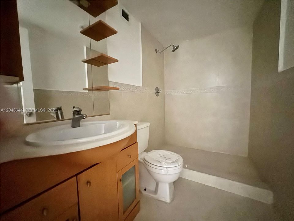 В аренду: $2,300 (2 спален, 2 ванн, 1094 Квадратных фут)