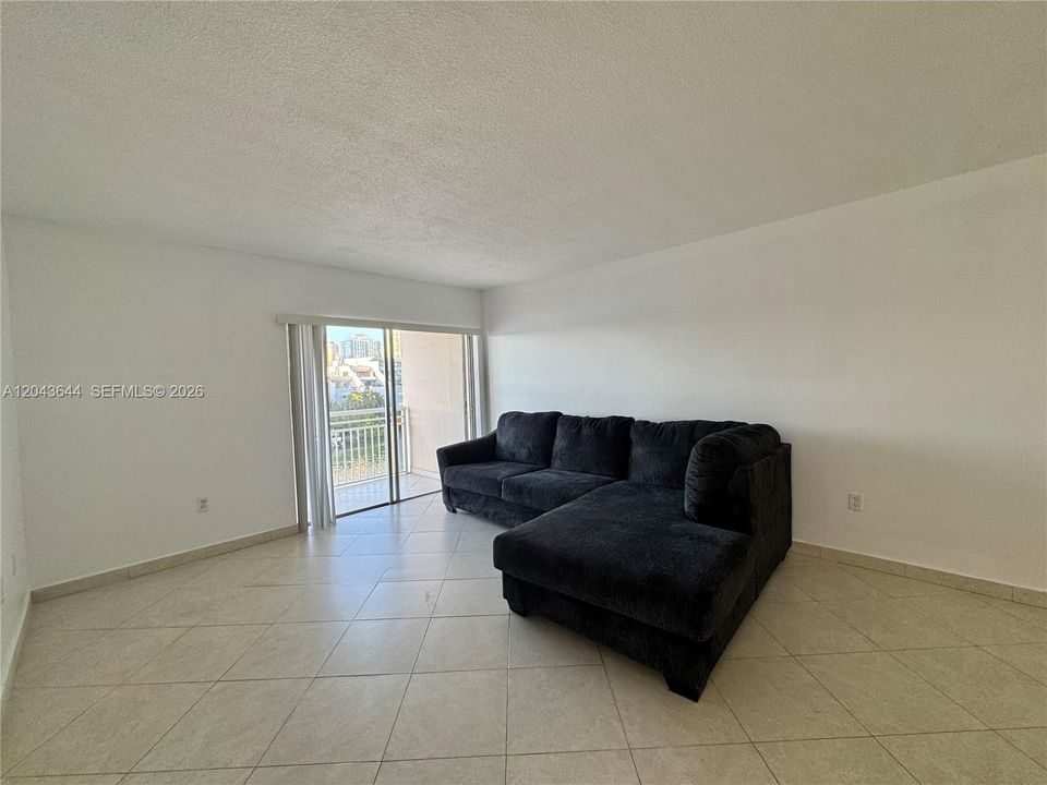 В аренду: $2,300 (2 спален, 2 ванн, 1094 Квадратных фут)