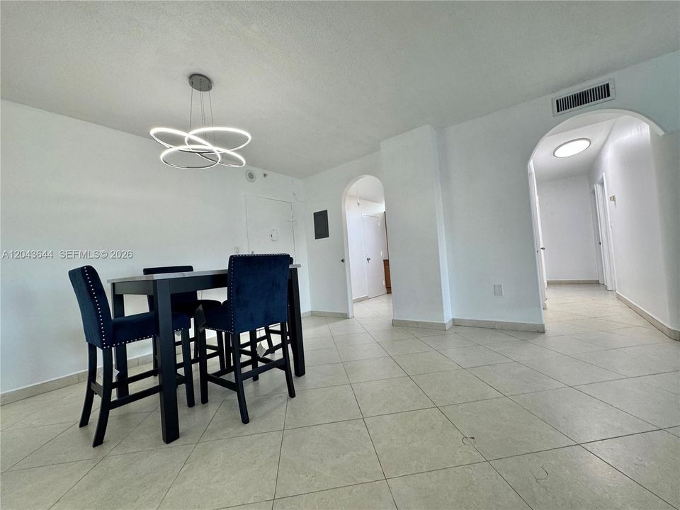 В аренду: $2,300 (2 спален, 2 ванн, 1094 Квадратных фут)