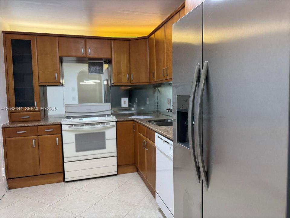 В аренду: $2,300 (2 спален, 2 ванн, 1094 Квадратных фут)