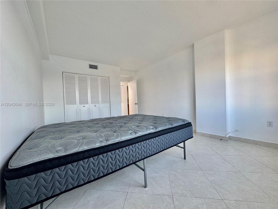 В аренду: $2,300 (2 спален, 2 ванн, 1094 Квадратных фут)
