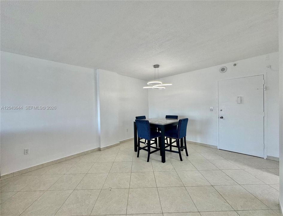 В аренду: $2,300 (2 спален, 2 ванн, 1094 Квадратных фут)